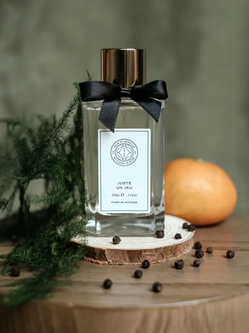 Juste Un Jeu sandalwood perfume